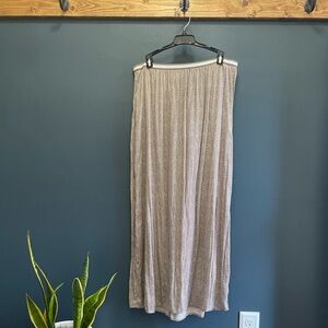 Old Navy
Maxi Skirt
Size: M